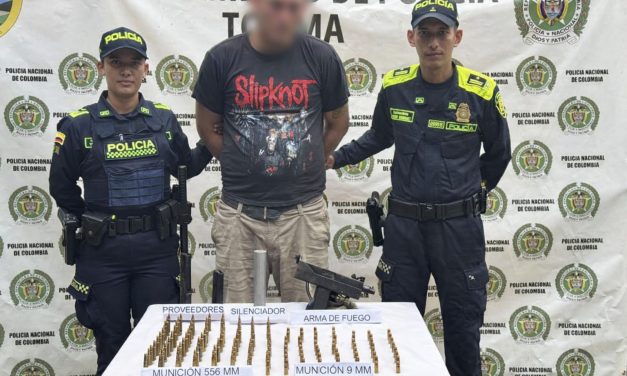 Cae hombre con mini Uzi en Lérida: arma de alto poder sería clave en homicidios