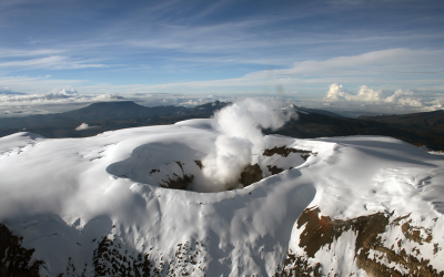 Nevado del Ruiz sigue bajo alerta amarilla tras aumento en emisión de gases y actividad sísmica