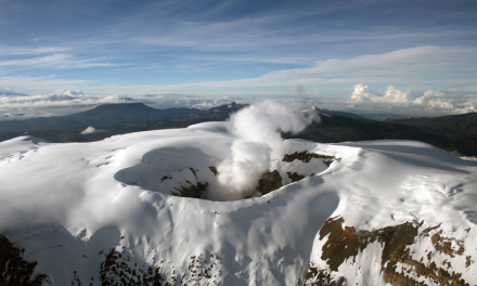 Nevado del Ruiz sigue bajo alerta amarilla tras aumento en emisión de gases y actividad sísmica