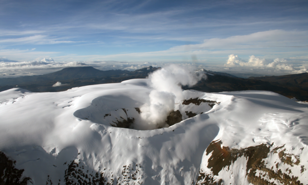 Nevado del Ruiz sigue bajo alerta amarilla tras aumento en emisión de gases y actividad sísmica