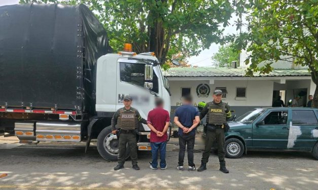 Policía Tolima recupera camión de más de $300 millones y captura a dos hombres por presunto hurto